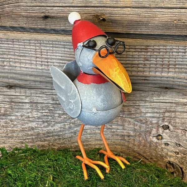 Gunnar, seisova puutarhalintu.